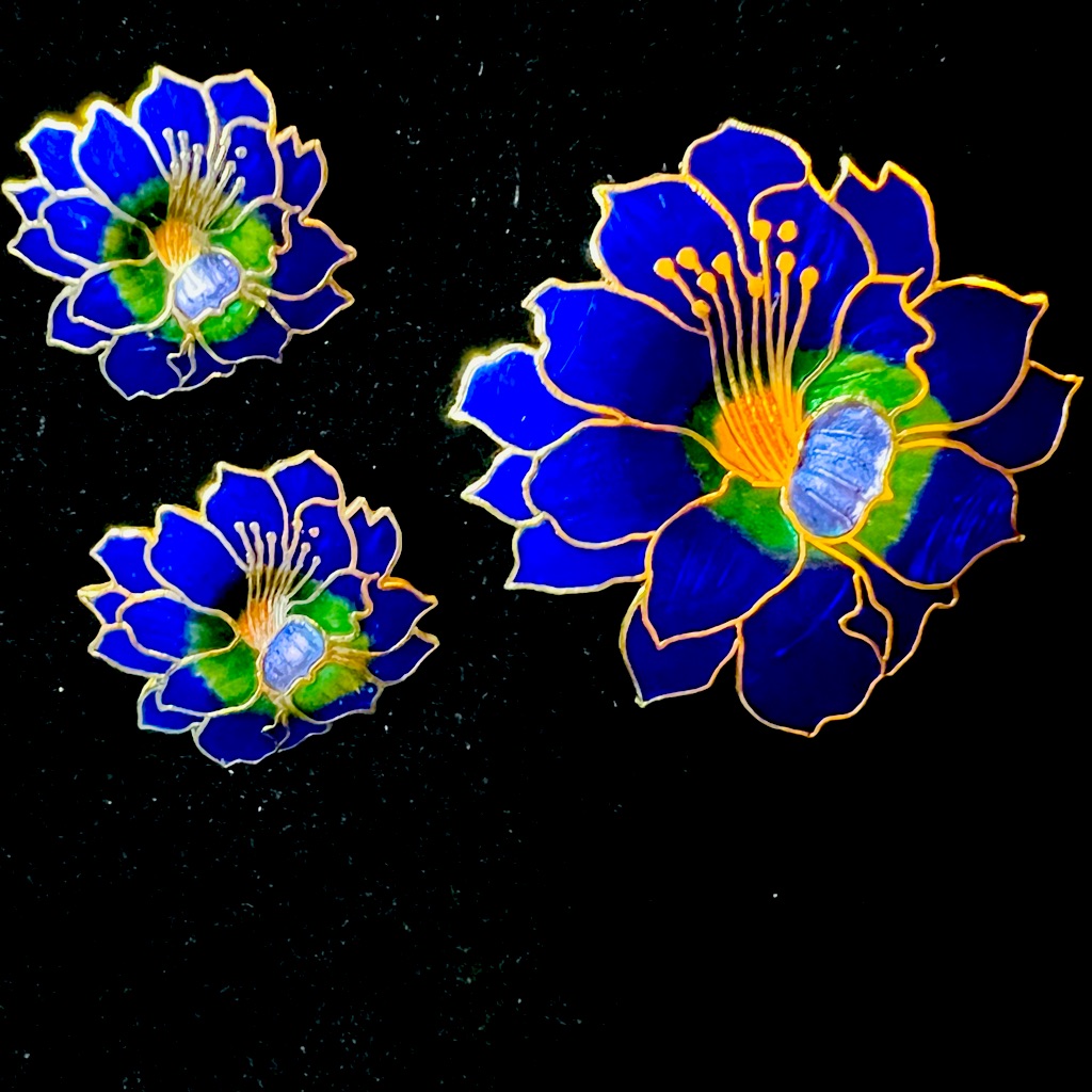 47 Vibrant Blue And Gold Floral Brooch And Earrings Set 60$